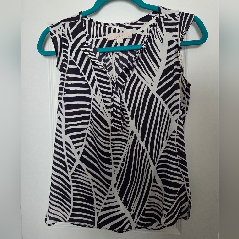 LOFT women's petite (XSP) palm leaf print sleeveless blouse